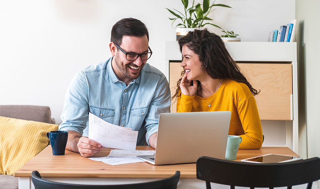 husband and wife on a laptop